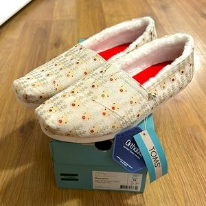 [New with Tags] Super Cute reindeer plushed Toms size 11